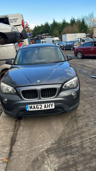 DEZMEMBREZ Piese BMW X1 E84 Fata completa Bara fata Capota Aripa far Trager cu radiatoare Motor 2.0 Diesel cod N47 Cutie manuala 4x4 xDrive Portiera USA Fata spate stanga dreapta Portbagaj bara spate stop lampa tripla Jante roti