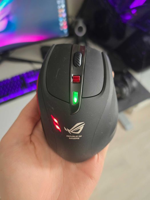 Оригинална геймърска мишка ASUS ROG GX950 в много добро състояние