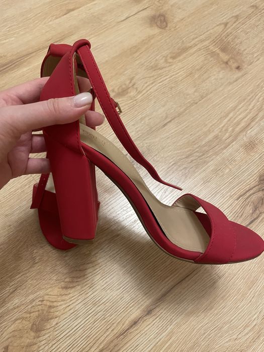 Шикарные босоножки