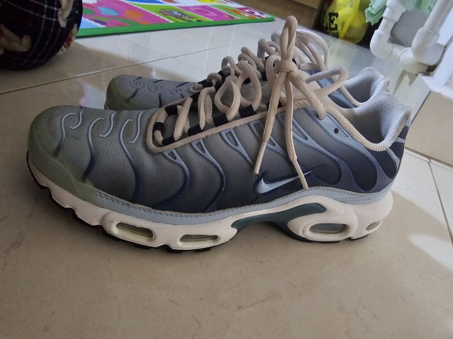 Adidasi nike air max plus