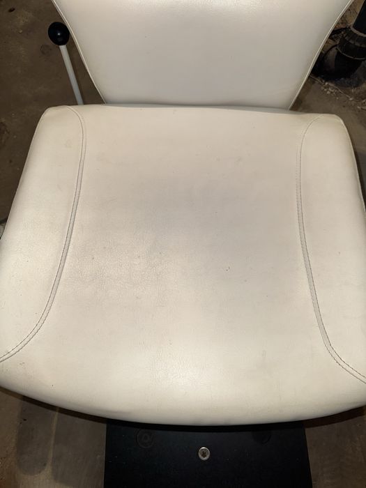 Стол за педикюр - кожен