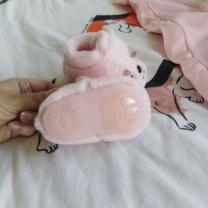 Ново! Бебешки пантофи UGG 0-6месеца (може и по договаряне)