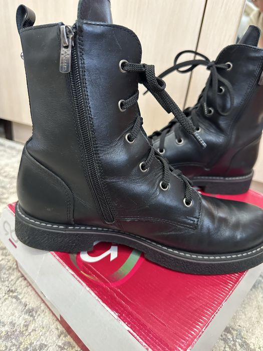 Продам демисезонные ботинки.