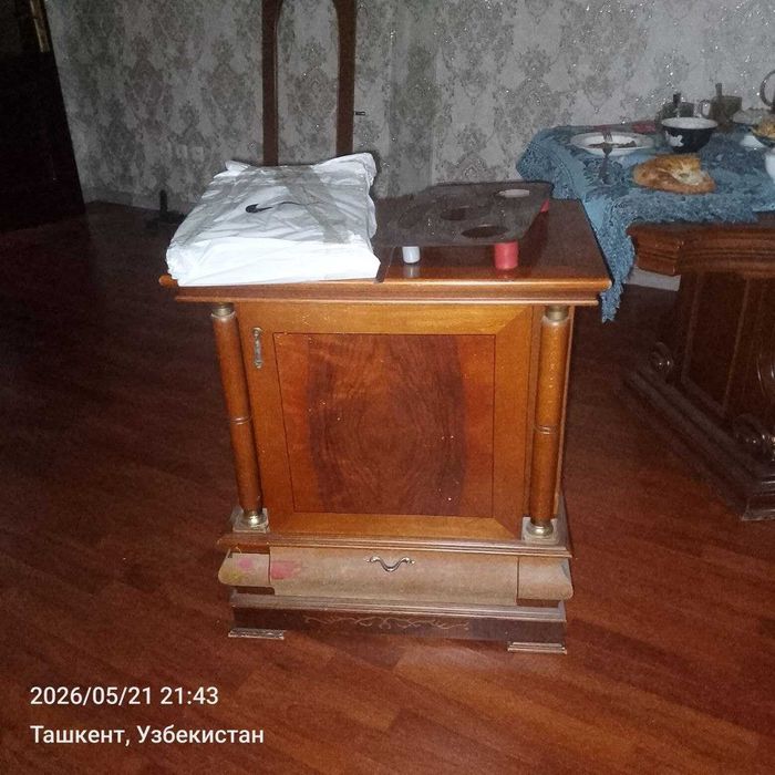 Сервант стеклянный