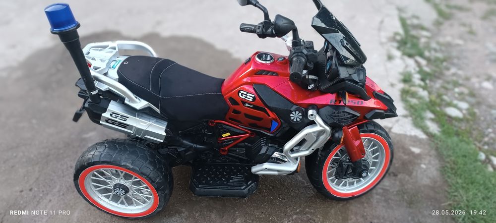 Bolalar uchun mototsikl kalitda o't oladi