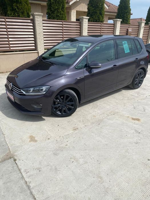 Vând VW GOLF  sportsvan