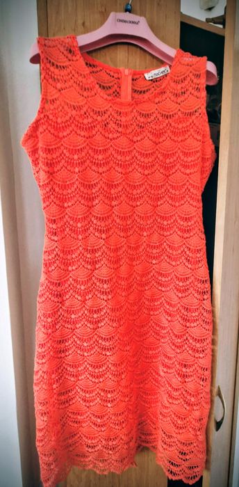 Дантелена рокля цвят корал