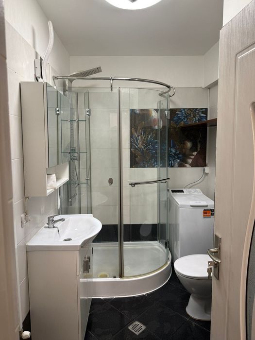 Închiriez apartament