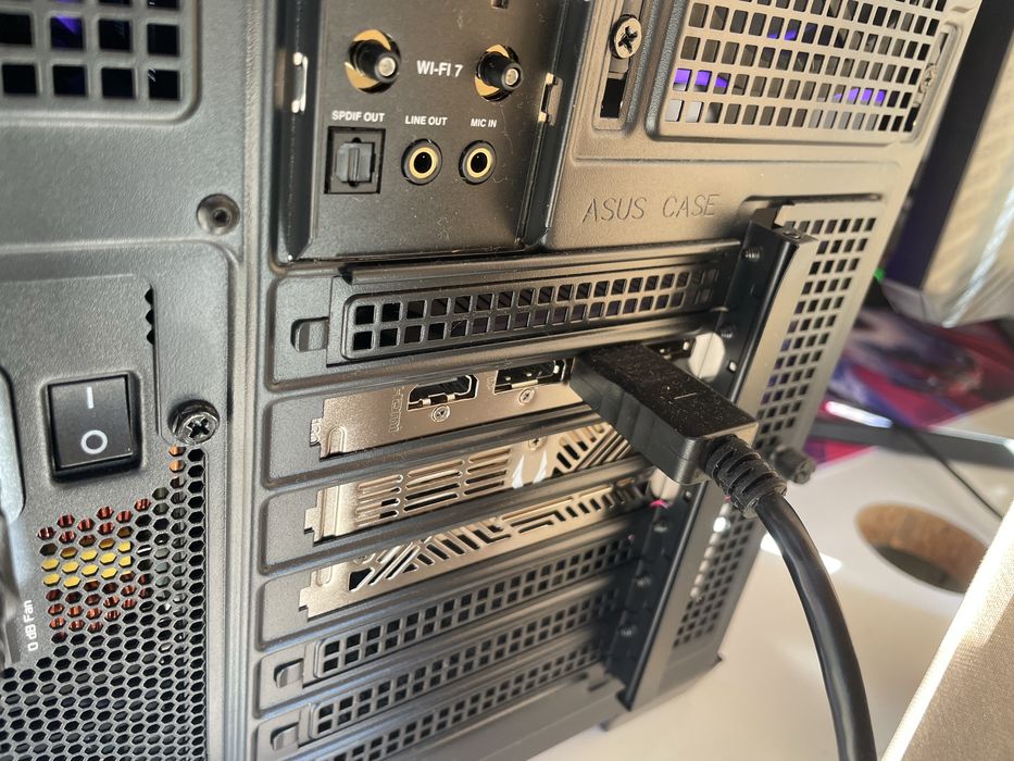 Геймърски компютър RTX 5080 / Ryzen 7 9800X3D / 4TB Gen5 / Гаранция