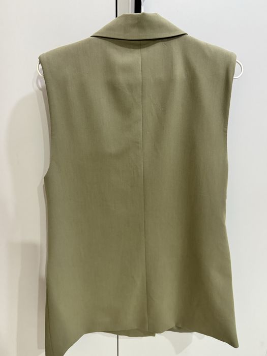 Продам жилет Stradivarius