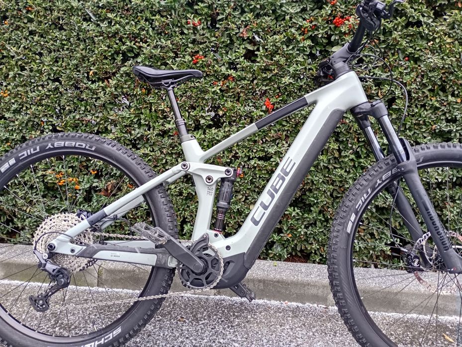 Bicicleta electrica Cube carbon 750