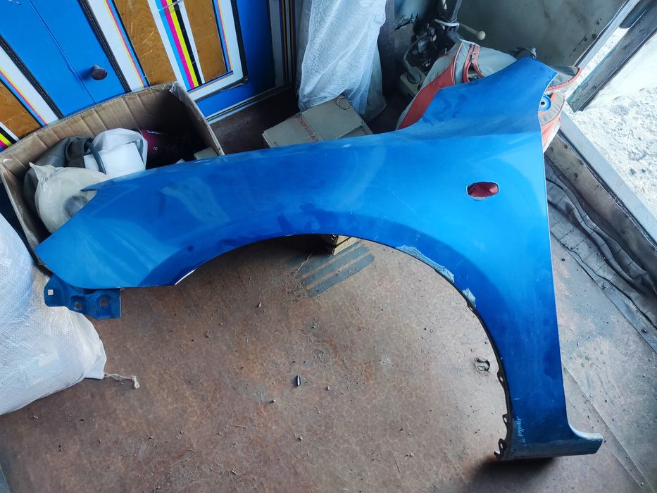 Переднее левое крыло Мазда 3бк хэтчбэк
