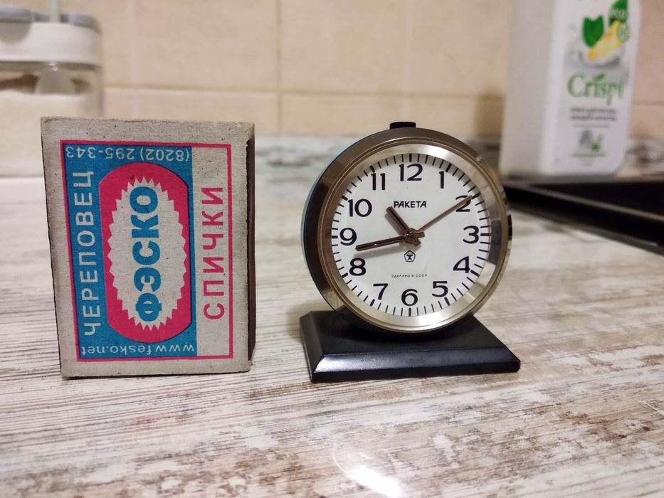 Настольные советские часы с будильником
