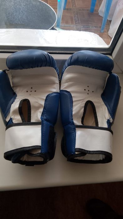 Продам боксёрские перчатки