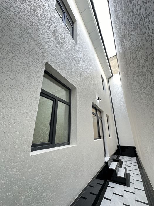 Сергелида машина бозорни рупарасида янги уй сотилади. 2сотих, 6 хона