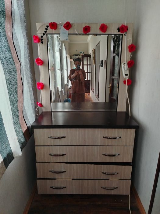 Комод с зеркалом