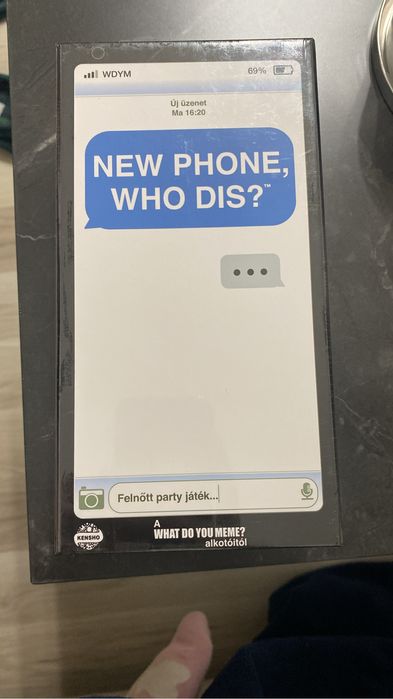 New Phone, Who dis? Joc de carti, în lb. maghiară