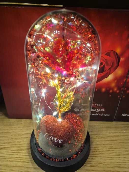 Свети Валентин подарък за годеж вечна роза букет