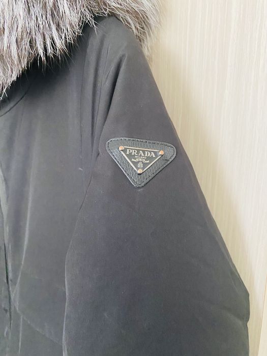 Продам женскую куртку Prada