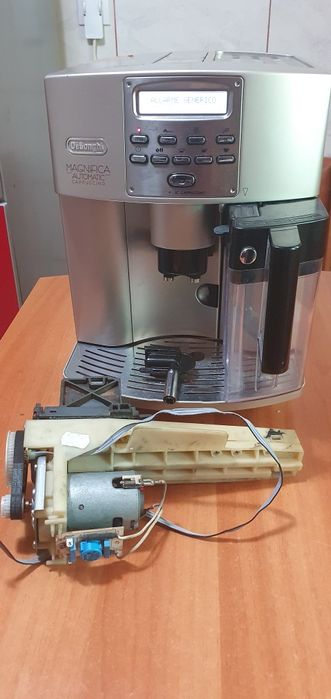 Vând espressor delonghi