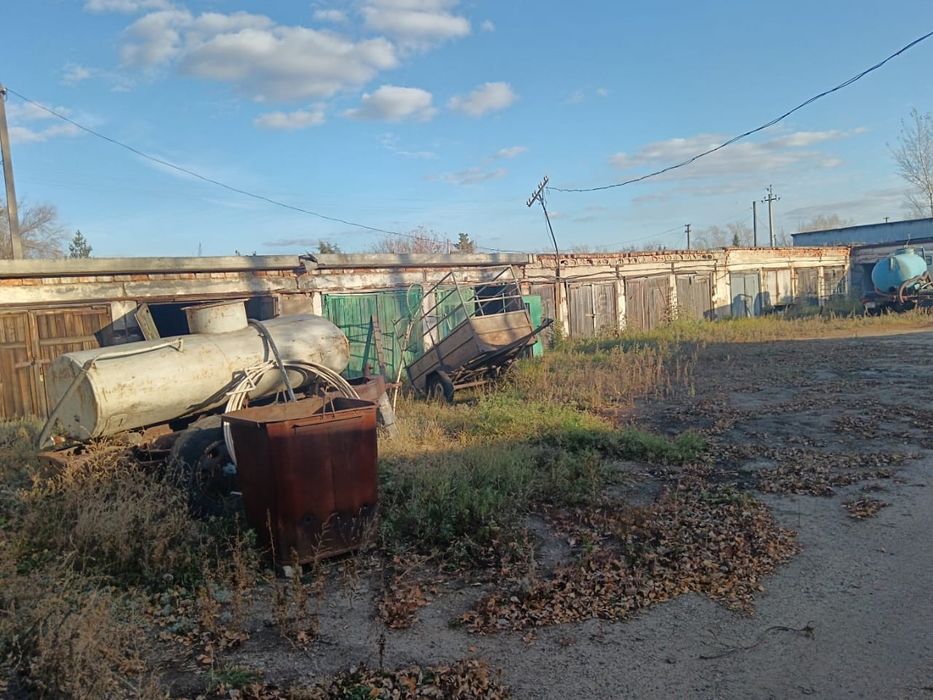 Продам территорию с гаражами