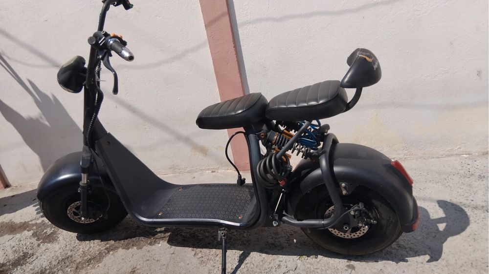 Vand scuter electric harley fara permis
