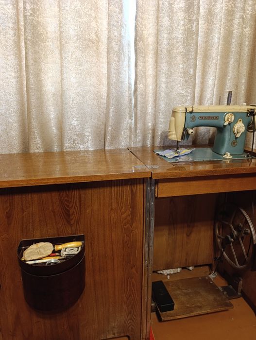 Продается швейная машина Чайка б/у