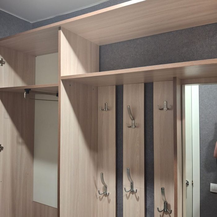 Продам прихожую срочно