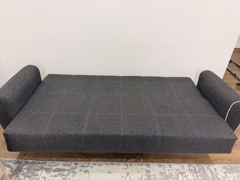 Диван серого цвета