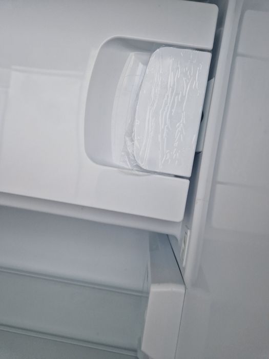 Хладилник за вграждане Gram