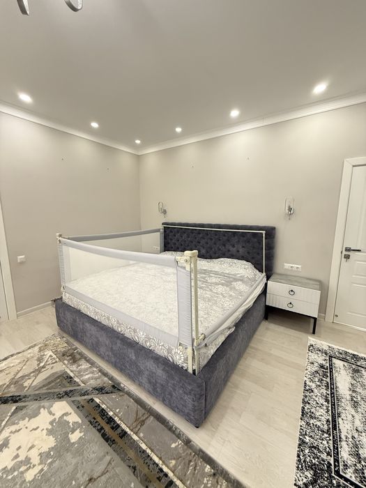 Спальная кровать с матрасом 200 х 200