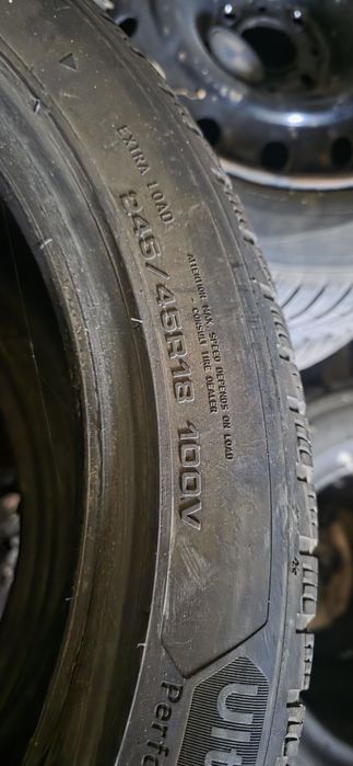 245/45/18 Goodyear зимни