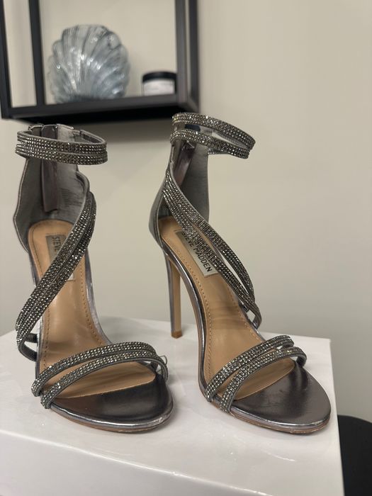 Красиви сандали на ток Steve Madden