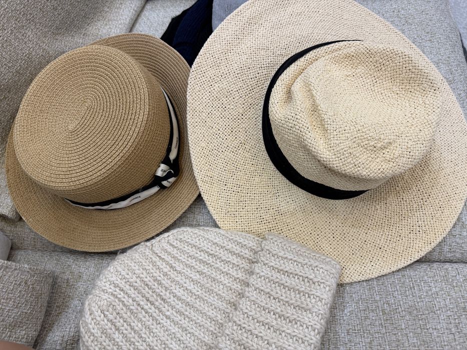 Шляпы и кроссовки Найки