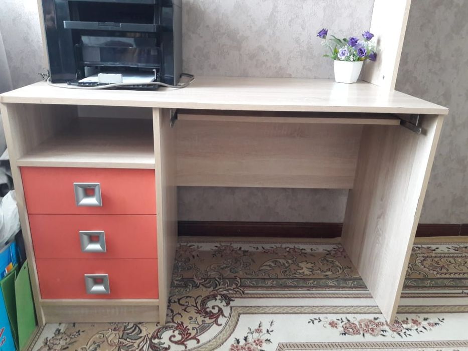 Срочно продается стол