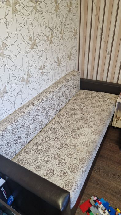 Продам тахту в хорошем состоянии