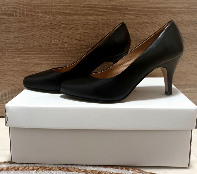 Pantofi dama piele neagra, stare ff buna, marime 36-37