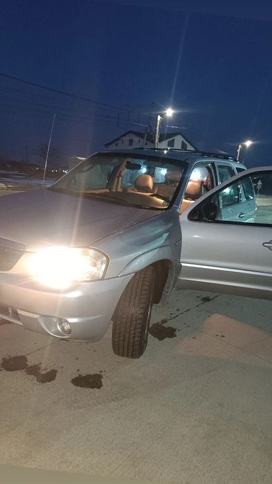 Mazda tribute 4x4 203 cai vând /schimb