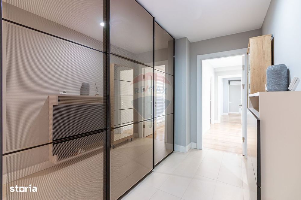 Apartament cu 4 camere de vanzare in Cosmopolis, parcare, terasa 50 mp