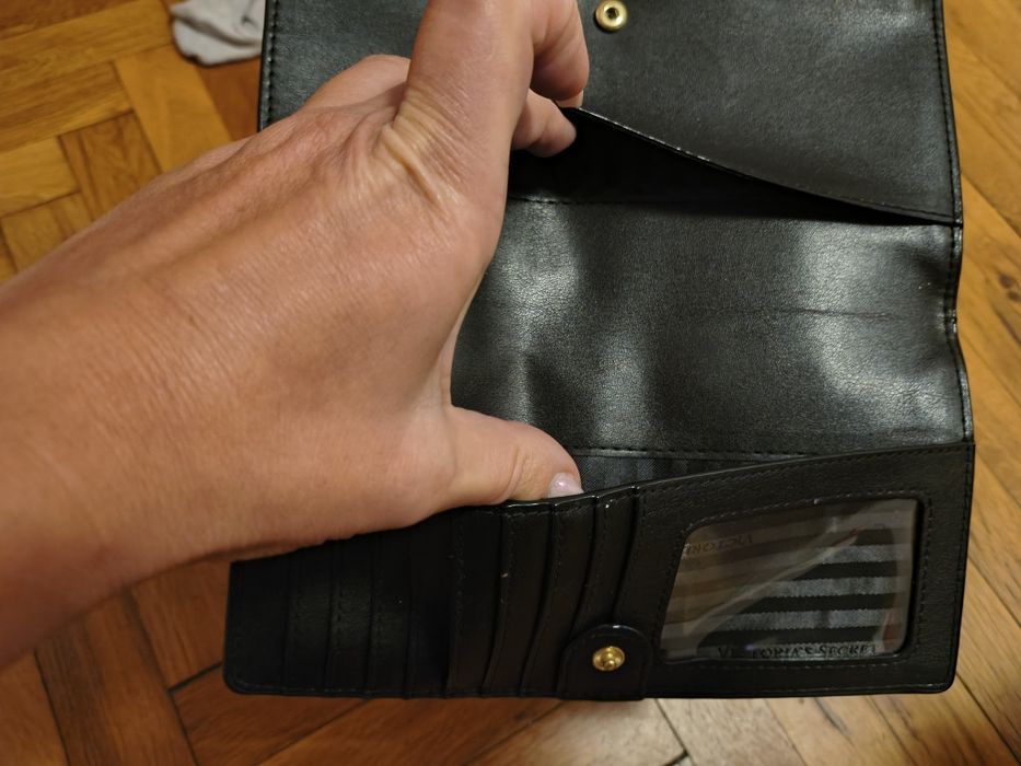 Дамски портмонета