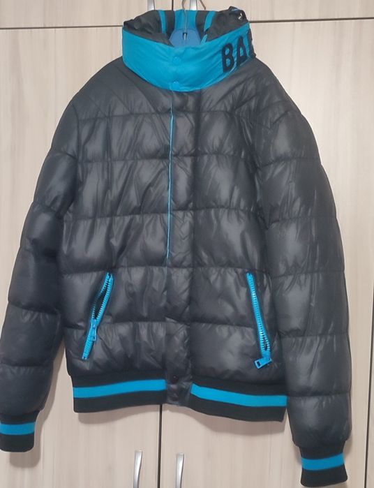 Мъжко, юношеско яке, цвят чер , с качулка,