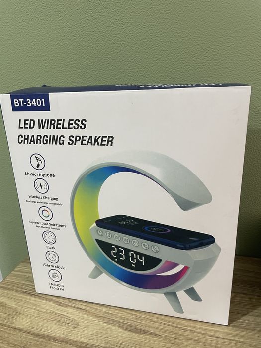 Многофункциональные часы, зарядка, радио, лампа