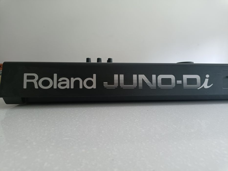 Синтезатор Roland Juno Di