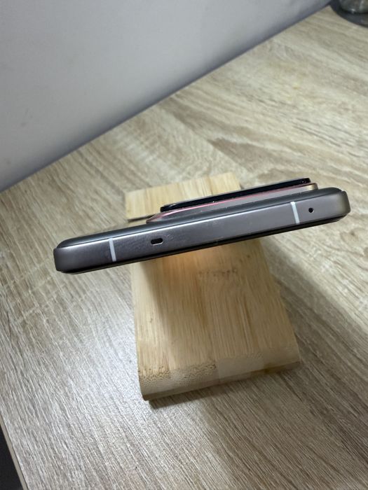 Vand Telefon Realme GT 7 Pro 12GB RAM 256GB stocare in stare perfecta