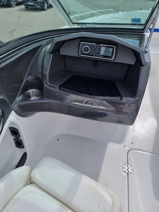 Катер Monterey 217 Blackfin