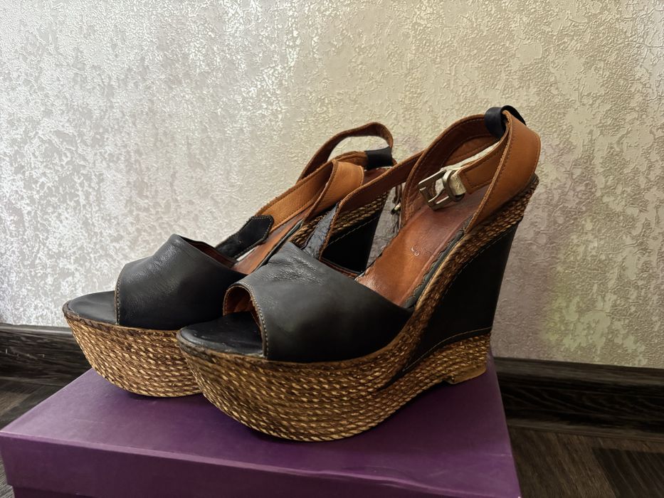 Продаю босоножки