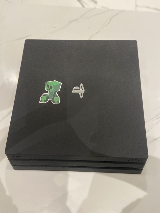 PlayStation 4 pro продам