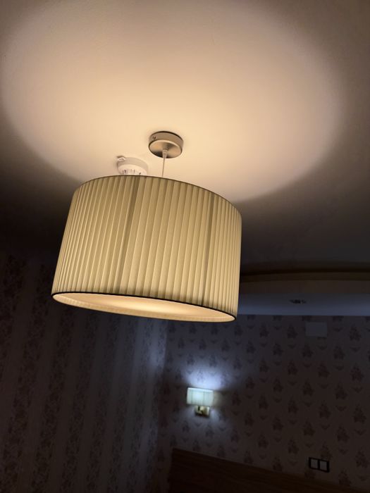 Vand set aplica tavan+ 2 aplice atasate deasupra noptierei