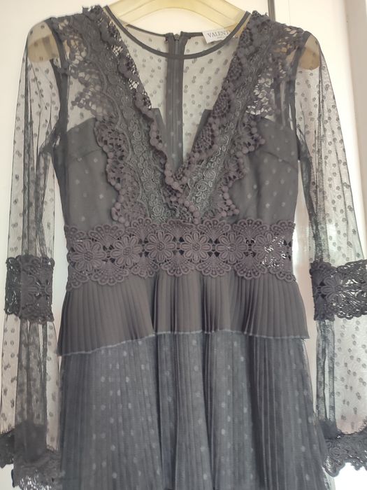 Rochie neagra model Valentino