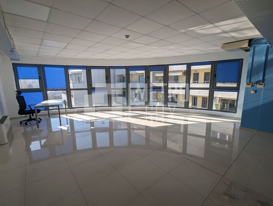 Дава се под наем Офис в София, Младост 3 - 353 кв.м за 2400 € - Снимка #2